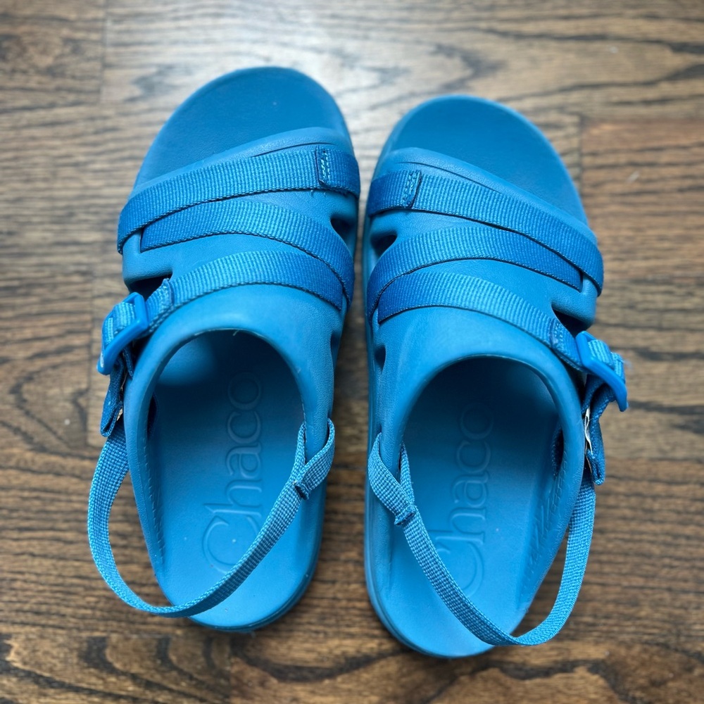 Big Kid Youth US size 5/ UK size 4 Chacos Sport Sandals Blue